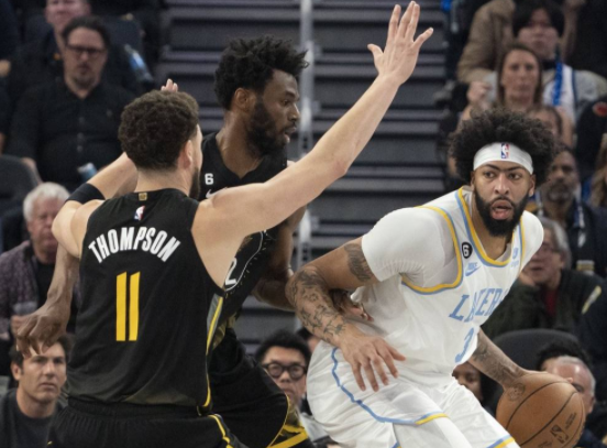 NBA-湖人109-103擒勇士止连败 詹姆斯伤停三大新援首秀 浓眉13+16 NBA-湖人109-103擒勇士止连败 詹姆斯伤停三大新援首秀 浓眉13+16