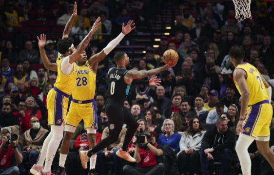 利拉德高能40分浓眉哥19+20 老詹再休战湖人115-127不敌开拓者 利拉德高能40分浓眉哥19+20 老詹再休战湖人115-127不敌开拓者