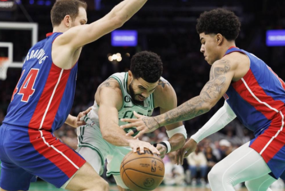 塔图姆38+9+7 布罗格登25+6 博扬28+5 绿军127-109轻取活塞 塔图姆38+9+7 布罗格登25+6 博扬28+5 绿军127-109轻取活塞