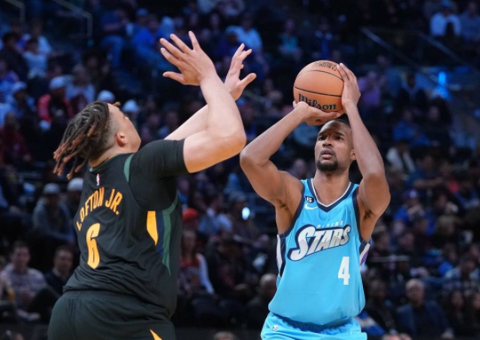 全明星新秀赛:格莱姆斯13分诺阿队40-32胜特里队 决赛会师加索尔队 全明星新秀赛:格莱姆斯13分诺阿队40-32胜特里队 决赛会师加索尔队