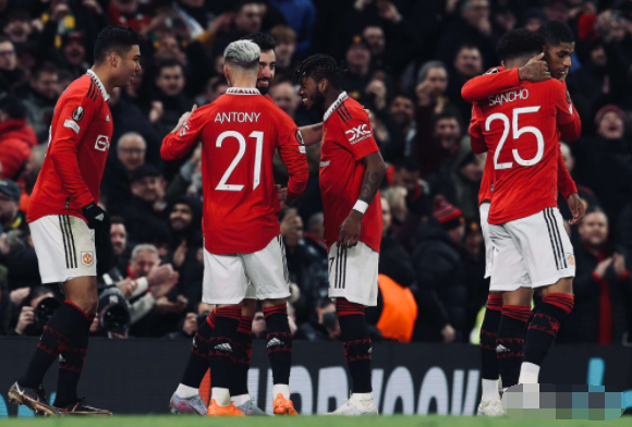 欧联杯-曼联2-1逆转战胜巴萨 莱万点射,弗雷德、安东尼反超 欧联杯-曼联2-1逆转战胜巴萨 莱万点射,弗雷德、安东尼反超