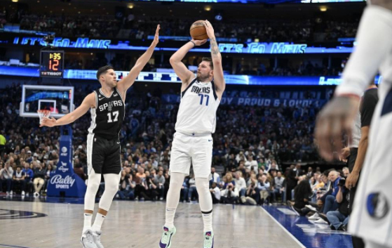 东契奇准三双欧文23+6 独行侠142-116大破马刺终结三连败 东契奇准三双欧文23+6 独行侠142-116大破马刺终结三连败