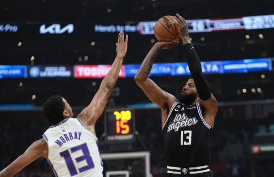 国王176-175险胜快船 蒙克&福克斯&小卡均40+ 威少首秀两双 国王176-175险胜快船 蒙克&福克斯&小卡均40+ 威少首秀两双