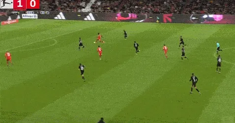 1677438488463512.gif 02.gif