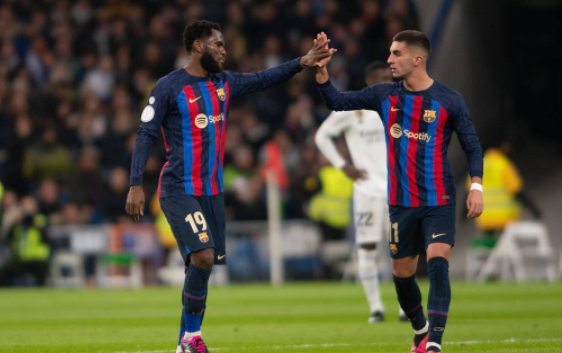 国王杯-巴萨客场1-0皇马占先机 凯西造乌龙本泽马越位破门 国王杯-巴萨客场1-0皇马占先机 凯西造乌龙本泽马越位破门