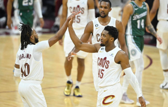 米切尔20分伤退 加兰21+7 巴格利20+13 骑士114-90大胜活塞 米切尔20分伤退 加兰21+7 巴格利20+13 骑士114-90大胜活塞