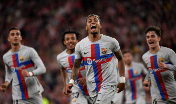 西甲-巴萨1-0毕尔巴鄂9分领跑 拉菲尼亚破门布斯克茨助攻 西甲-巴萨1-0毕尔巴鄂9分领跑 拉菲尼亚破门布斯克茨助攻