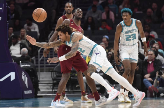 小莫布里26+6 加兰19+7 乌布雷28+6 骑士120-104轻取黄蜂 小莫布里26+6 加兰19+7 乌布雷28+6 骑士120-104轻取黄蜂