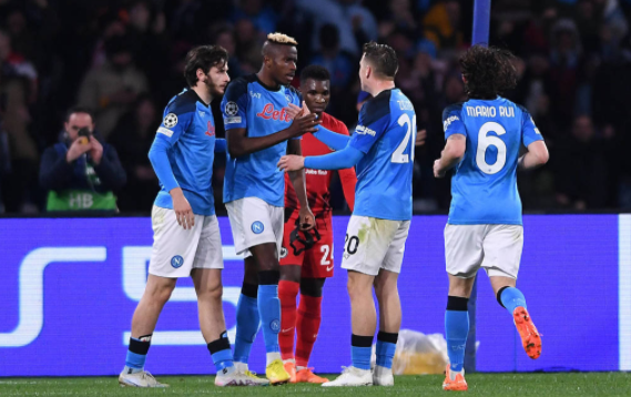 欧冠-那不勒斯3-0法兰克福,奥斯梅恩双响,泽林斯基点射 欧冠-那不勒斯3-0法兰克福,奥斯梅恩双响,泽林斯基点射