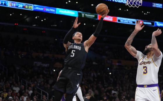 里夫斯35+6+6 浓眉哥15+11 班凯罗21+6 湖人111-105力克魔术 里夫斯35+6+6 浓眉哥15+11 班凯罗21+6 湖人111-105力克魔术