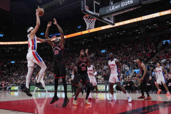 西亚卡姆32+9艾维20分 范弗利特18分猛龙118-97大胜活塞 西亚卡姆32+9艾维20分 范弗利特18分猛龙118-97大胜活塞