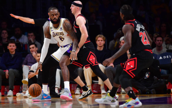 老詹复出19+8浓眉15+9 拉文32分湖人108-118负公牛3连胜终结 老詹复出19+8浓眉15+9 拉文32分湖人108-118负公牛3连胜终结