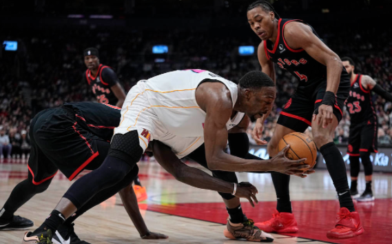 西卡26+9+5 希罗33+6 巴特勒缺战 猛龙106-92力克热火 西卡26+9+5 希罗33+6 巴特勒缺战 猛龙106-92力克热火