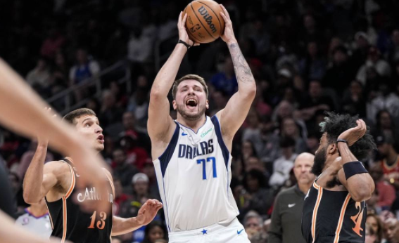 吹杨罚球绝杀 欧文41分 东契奇22+7+7 老鹰加时132-130擒独行侠 吹杨罚球绝杀 欧文41分 东契奇22+7+7 老鹰加时132-130擒独行侠