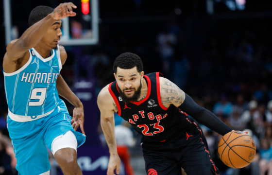 西亚卡姆22+14范弗利特16分 猛龙客场120-100送残阵黄蜂三连败 西亚卡姆22+14范弗利特16分 猛龙客场120-100送残阵黄蜂三连败