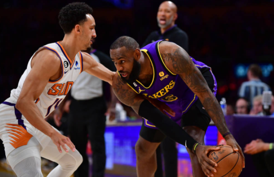 浓眉哥14+21詹姆斯16+6+6 杜兰特带头轮休湖人121-107胜太阳 浓眉哥14+21詹姆斯16+6+6 杜兰特带头轮休湖人121-107胜太阳