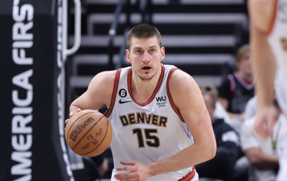 萨马尼奇23+8约基奇仅得6分 阿巴基28分爵士118-114险胜掘金 萨马尼奇23+8约基奇仅得6分 阿巴基28分爵士118-114险胜掘金