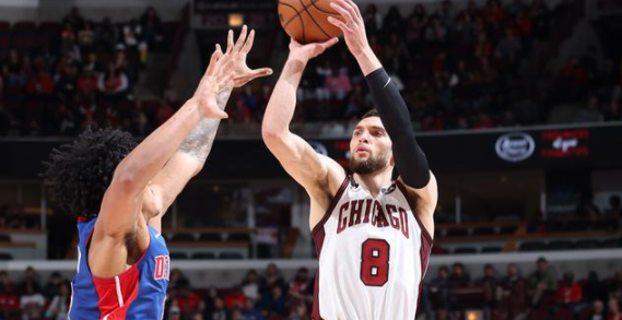 NBA常规赛-拉文17分海斯26+8+7 公牛103-81大胜活塞 NBA常规赛-拉文17分海斯26+8+7 公牛103-81大胜活塞