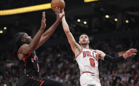 拉文39+6 德罗赞23+7 西亚卡姆32+9+6 公牛19分逆转109-105淘汰猛龙 拉文39+6 德罗赞23+7 西亚卡姆32+9+6 公牛19分逆转109-105淘汰猛龙