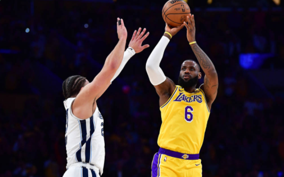 詹姆斯22+20+7 里夫斯23+6 贝恩36+7 湖人加时117-111胜灰熊拿赛点 詹姆斯22+20+7 里夫斯23+6 贝恩36+7 湖人加时117-111胜灰熊拿赛点