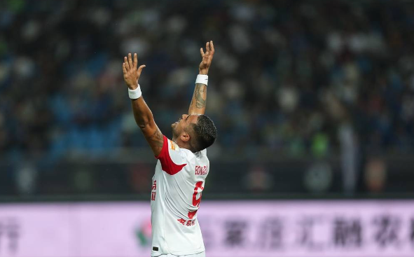 中超-谭龙2传1射莱昂纳多戴帽 亚泰客场4-2沧州 中超-谭龙2传1射莱昂纳多戴帽 亚泰客场4-2沧州