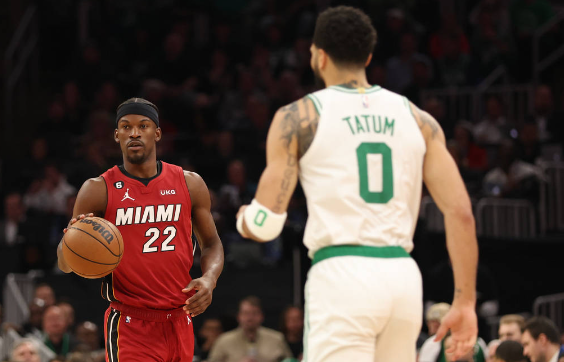 巴特勒27+8+6塔图姆34+13+8 热火111-105击败绿军再下一城2-0 巴特勒27+8+6塔图姆34+13+8 热火111-105击败绿军再下一城2-0