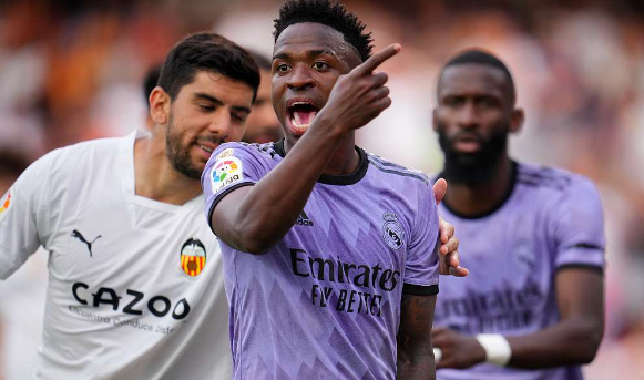 西甲-瓦伦西亚1-0十人皇马 维尼修斯染红!迭戈-洛佩斯处子球 西甲-瓦伦西亚1-0十人皇马 维尼修斯染红!迭戈-洛佩斯处子球