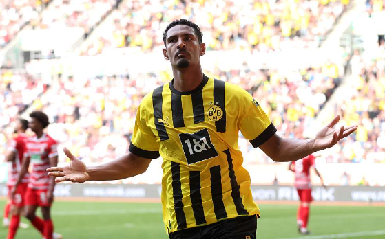 德甲-多特3-0完胜奥格斯堡夺回榜首 领先拜仁2分末轮主场赢球夺冠 德甲-多特3-0完胜奥格斯堡夺回榜首 领先拜仁2分末轮主场赢球夺冠