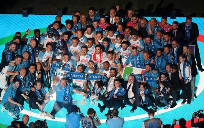 意甲大结局:那不勒斯时隔33年加冕 米兰双雄进欧冠 意甲大结局:那不勒斯时隔33年加冕 米兰双雄进欧冠