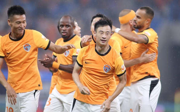 中超-彭欣力建功福布斯戴帽 青岛海牛5-0深圳队 中超-彭欣力建功福布斯戴帽 青岛海牛5-0深圳队