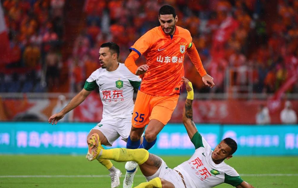 中超-费莱尼费南多破门 泰山3-0完胜国安 中超-费莱尼费南多破门 泰山3-0完胜国安