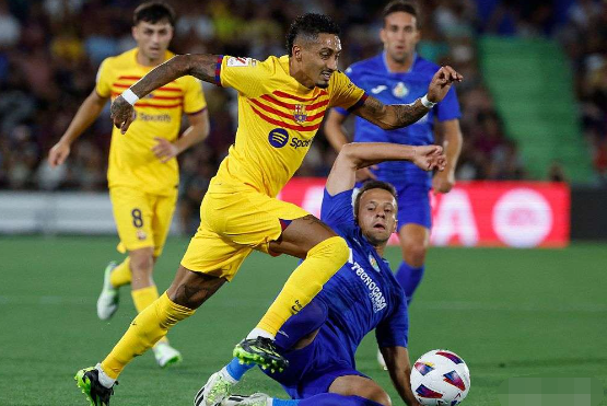 西甲-巴萨0-0战平赫塔菲,拉菲尼亚染红,莱万造险 西甲-巴萨0-0战平赫塔菲,拉菲尼亚染红,莱万造险