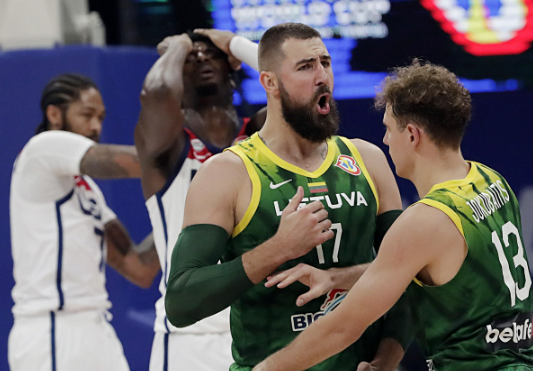 立陶宛110-104送美国世界杯首败 爱德华兹空砍35分瓦兰12+7 立陶宛110-104送美国世界杯首败 爱德华兹空砍35分瓦兰12+7