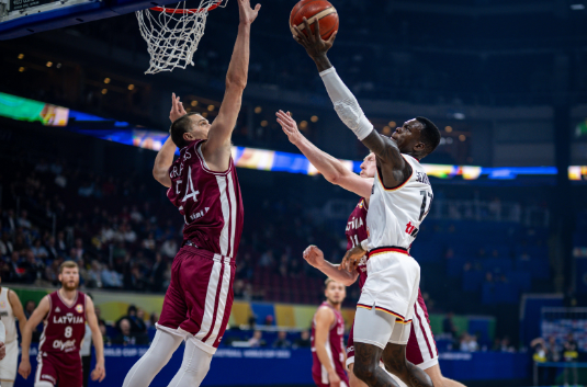 德国81-79险胜拉脱维亚进半决赛 施罗德26投4中贝坦失绝杀 德国81-79险胜拉脱维亚进半决赛 施罗德26投4中贝坦失绝杀