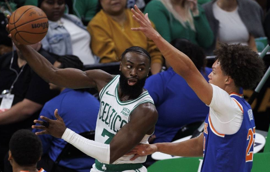 塔图姆28+8布朗17+6 波尔津吉斯20分绿军123-110胜尼克斯 塔图姆28+8布朗17+6 波尔津吉斯20分绿军123-110胜尼克斯