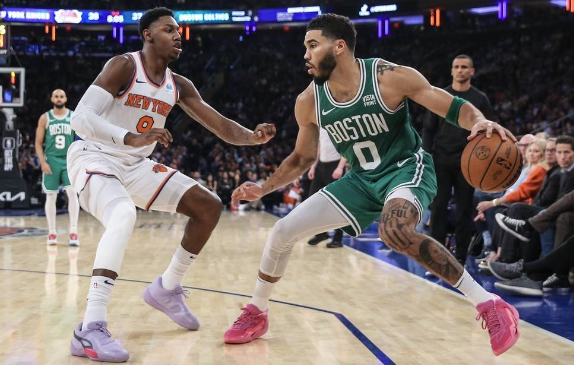 塔图姆34+11 波尔津吉斯30+8 巴雷特24分 绿军108-104险胜尼克斯 塔图姆34+11 波尔津吉斯30+8 巴雷特24分 绿军108-104险胜尼克斯