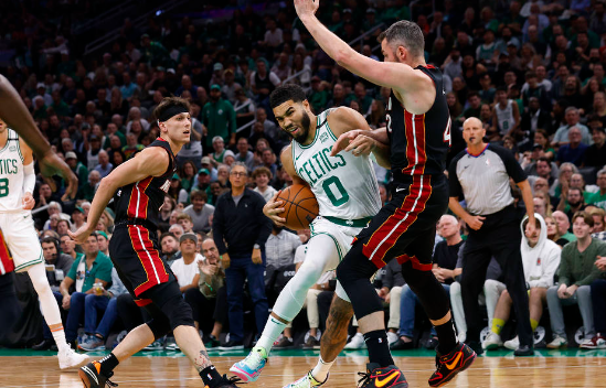 布朗三分杀死比赛 绿军先发五虎全部上双119-111扑灭热火 布朗三分杀死比赛 绿军先发五虎全部上双119-111扑灭热火