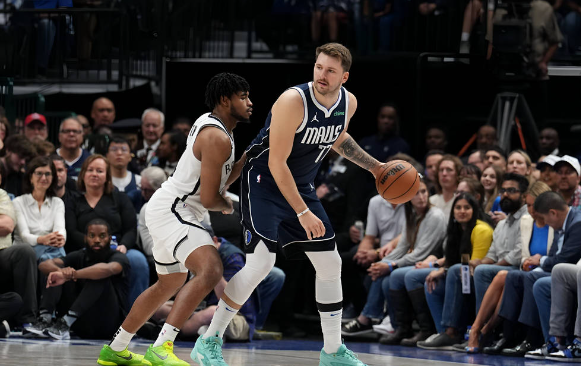 东契奇49+10+7 托马斯30+7 丁威迪23+8 独行侠125-120力克篮网 东契奇49+10+7 托马斯30+7 丁威迪23+8 独行侠125-120力克篮网