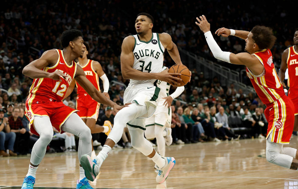 特雷-杨20+11 字母哥26+11 老鹰8人上双127-110大胜雄鹿 特雷-杨20+11 字母哥26+11 老鹰8人上双127-110大胜雄鹿