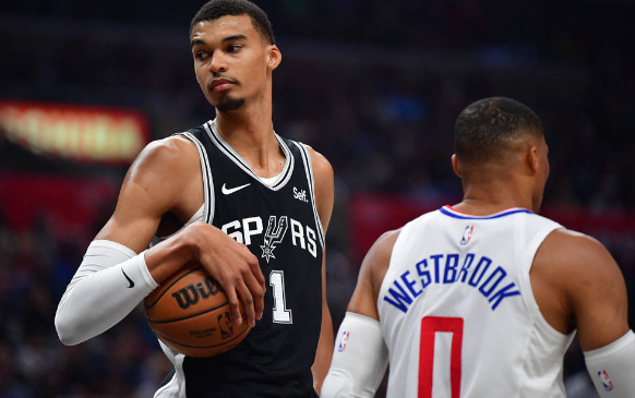 文班遭严防11分5失误 三巨头三节打卡 快船123-83狂虐马刺40分 文班遭严防11分5失误 三巨头三节打卡 快船123-83狂虐马刺40分