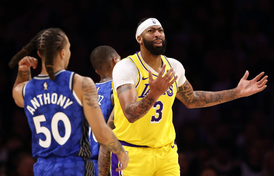 詹姆斯19分浓眉砍26+19 湖人106-103送魔术赛季首败 詹姆斯19分浓眉砍26+19 湖人106-103送魔术赛季首败