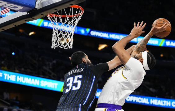 老詹空砍24+9浓眉28+13+7帽 湖人101-120惨败魔术连胜终结 老詹空砍24+9浓眉28+13+7帽 湖人101-120惨败魔术连胜终结