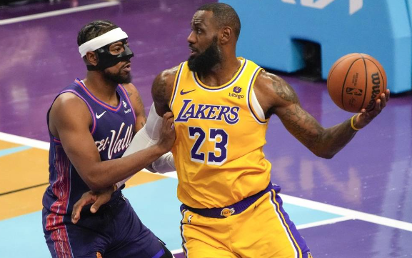 雷迪什爆发17分!詹姆斯32+11+6 杜兰特38+9 湖人122-119太阳取客场首胜 雷迪什爆发17分!詹姆斯32+11+6 杜兰特38+9 湖人122-119太阳取客场首胜