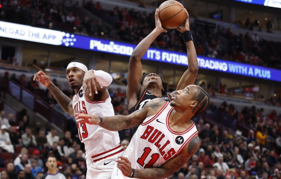 德罗赞29+4帽 康宁汉姆15中4 公牛6人上双119-108送活塞8连败 德罗赞29+4帽 康宁汉姆15中4 公牛6人上双119-108送活塞8连败