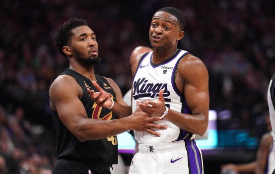 福克斯复出28+6米切尔22分 国王主场132-120力克骑士 福克斯复出28+6米切尔22分 国王主场132-120力克骑士