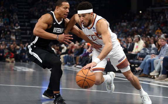 布克40+4断 KD缺阵 罗斯赛季新高17分 太阳110-89灰熊喜提6连胜 布克40+4断 KD缺阵 罗斯赛季新高17分 太阳110-89灰熊喜提6连胜