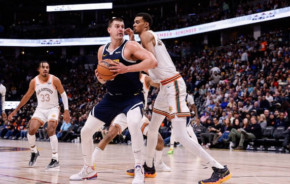 约基奇39+11+9 波特25+7 文班22+11+6断 掘金132-120送马刺12连败 约基奇39+11+9 波特25+7 文班22+11+6断 掘金132-120送马刺12连败