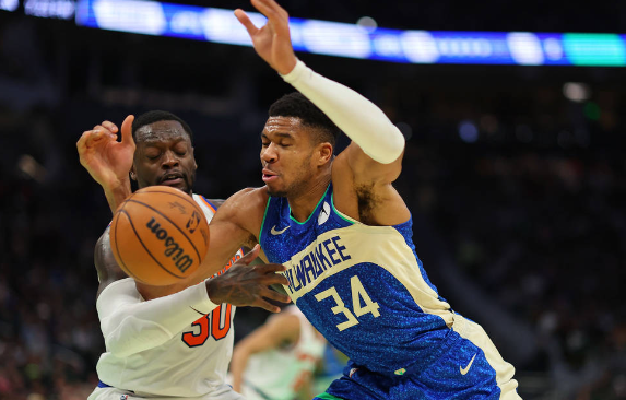 字母哥35分8板10助 兰德尔空砍41分 雄鹿146-122大胜尼克斯晋级四强 字母哥35分8板10助 兰德尔空砍41分 雄鹿146-122大胜尼克斯晋级四强