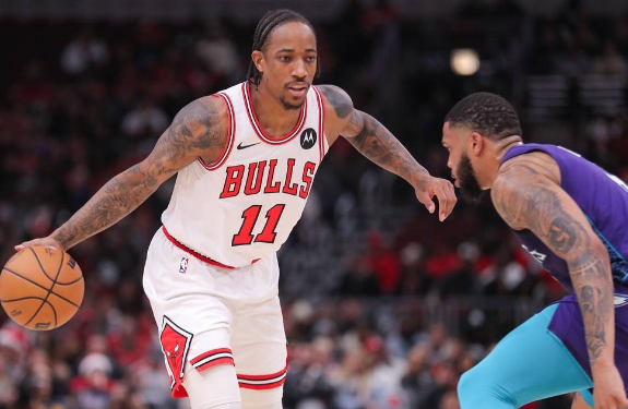 德罗赞29+6 武切维奇20+12 罗齐尔25+5+7 公牛111-100击败黄蜂 德罗赞29+6 武切维奇20+12 罗齐尔25+5+7 公牛111-100击败黄蜂