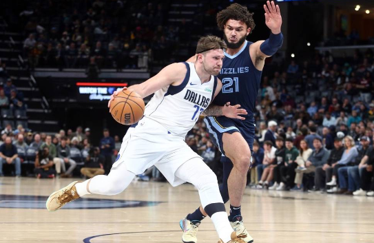 东契奇35+8小贾伦空砍41分 欧文缺阵独行侠120-113胜灰熊 东契奇35+8小贾伦空砍41分 欧文缺阵独行侠120-113胜灰熊